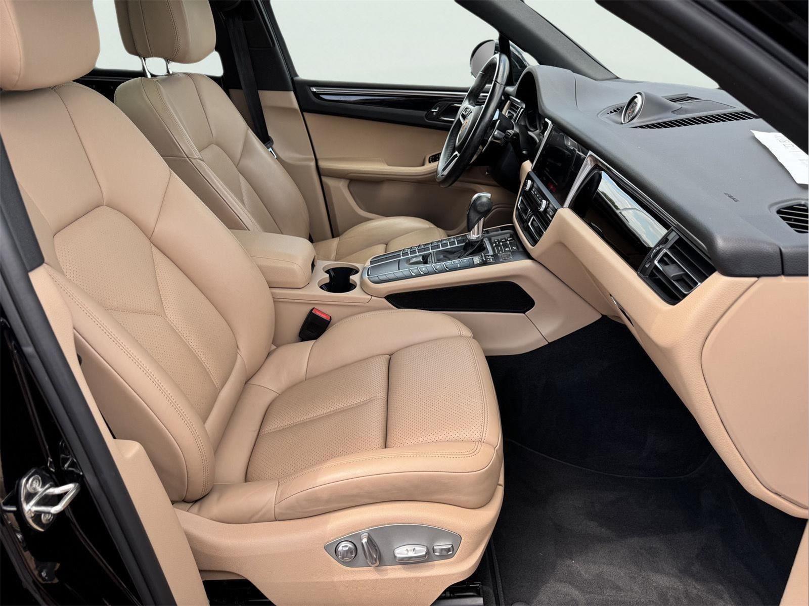 2021 Porsche Macan Base photo 21