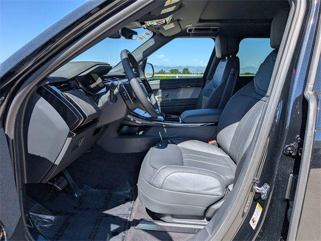 2025 Land Rover Range Rover Sport SE photo 3