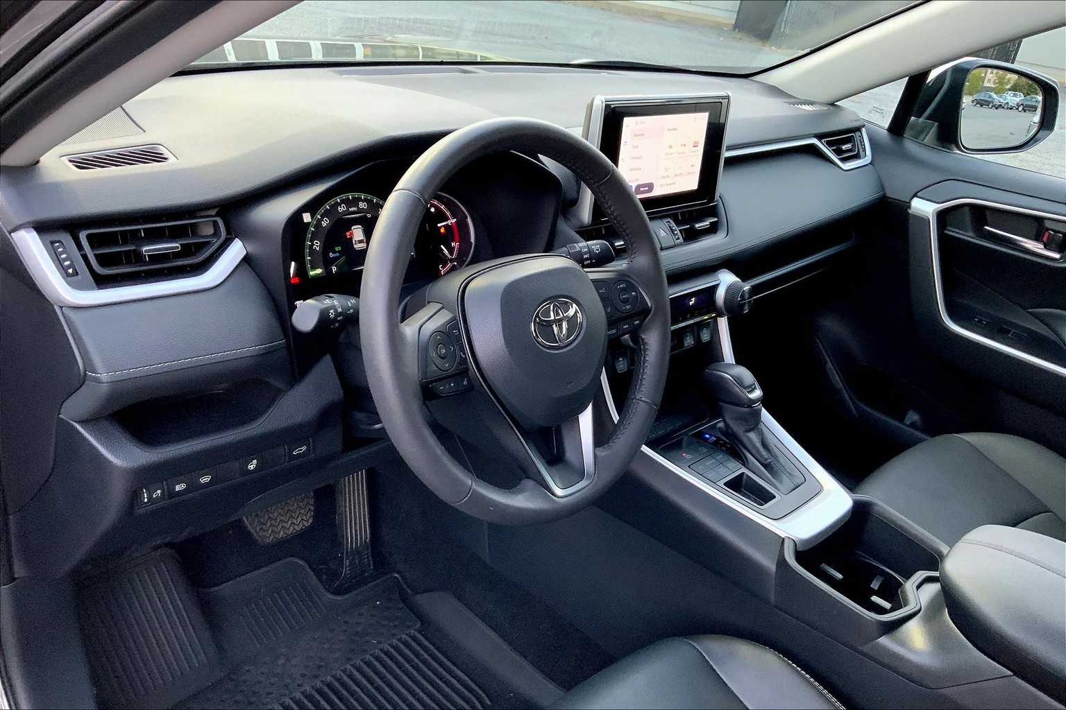 2024 Toyota RAV4 XLE Premium photo 13