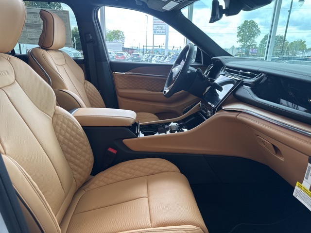 2025 Jeep Grand Cherokee Summit Reserve photo 7