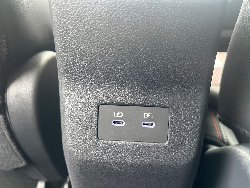 2026 Nissan Kicks SR photo 19