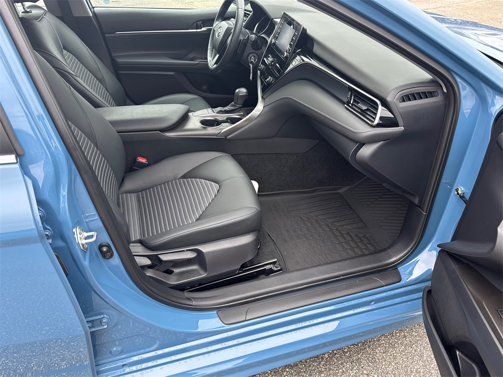 2023 Toyota Camry SE photo 13