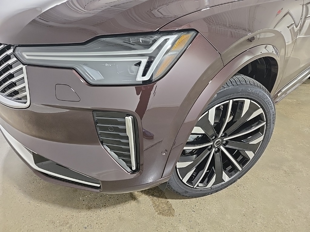 2026 Volvo XC90 Plus photo 9