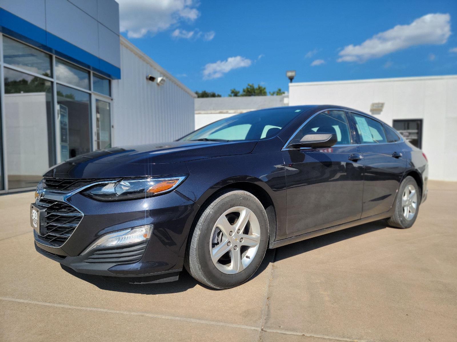 2022 Chevrolet Malibu LS photo 3