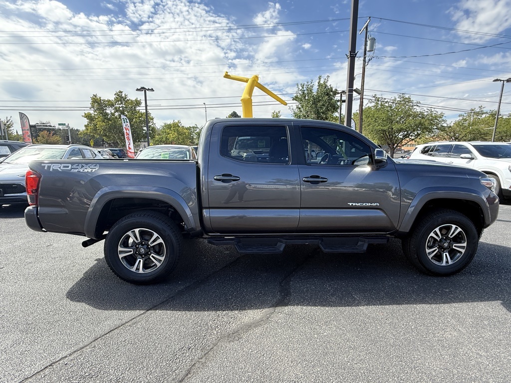 2018 Toyota Tacoma TRD Sport photo 4