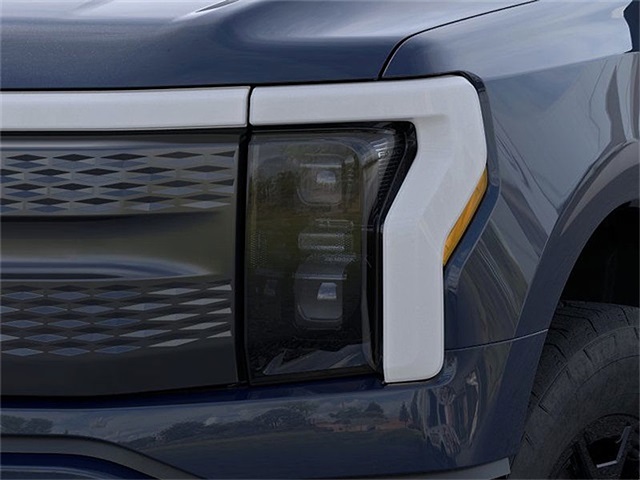 2025 Ford F-150 Lightning XLT photo 13
