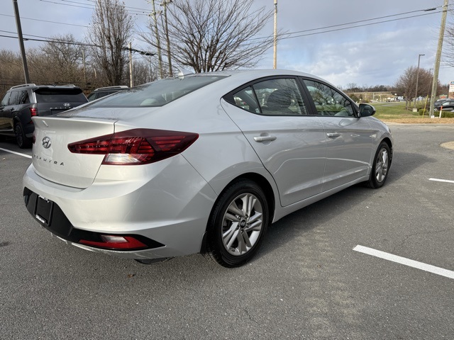 2019 Hyundai Elantra SEL photo 3
