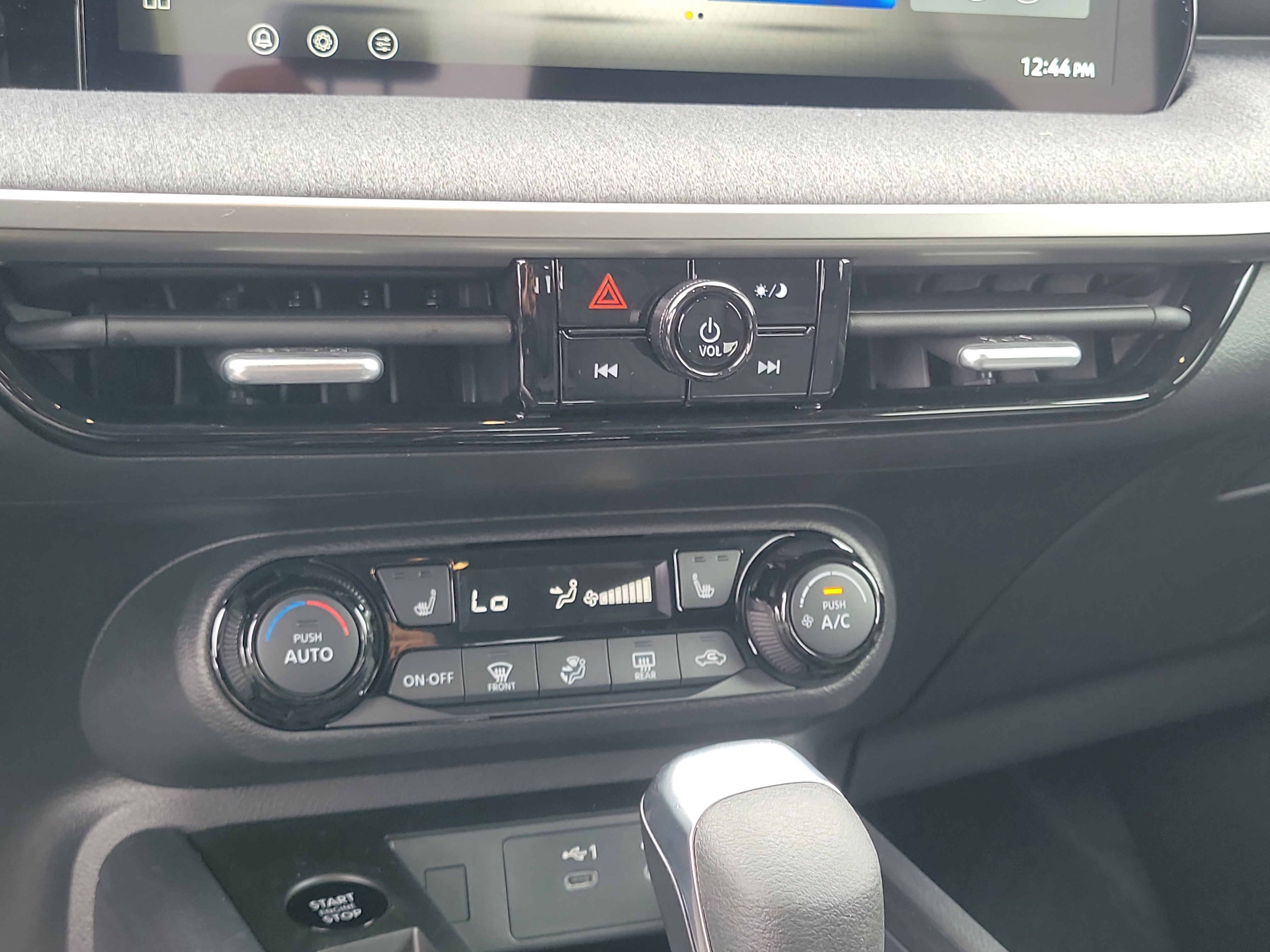 2026 Nissan Kicks SV photo 5
