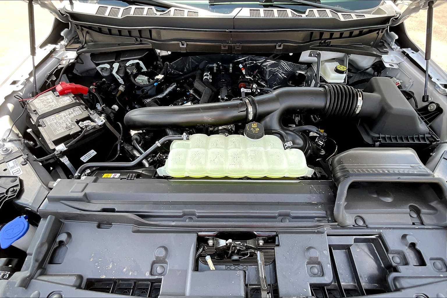 2025 Ford F-150 Platinum photo 15