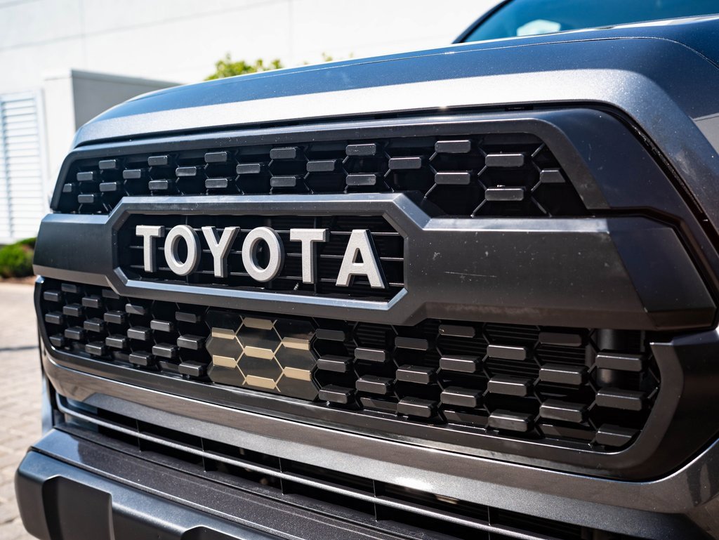 2022 Toyota Tacoma SR photo 3