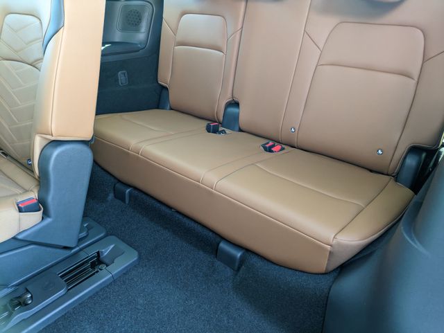 2025 Nissan Pathfinder Platinum photo 23