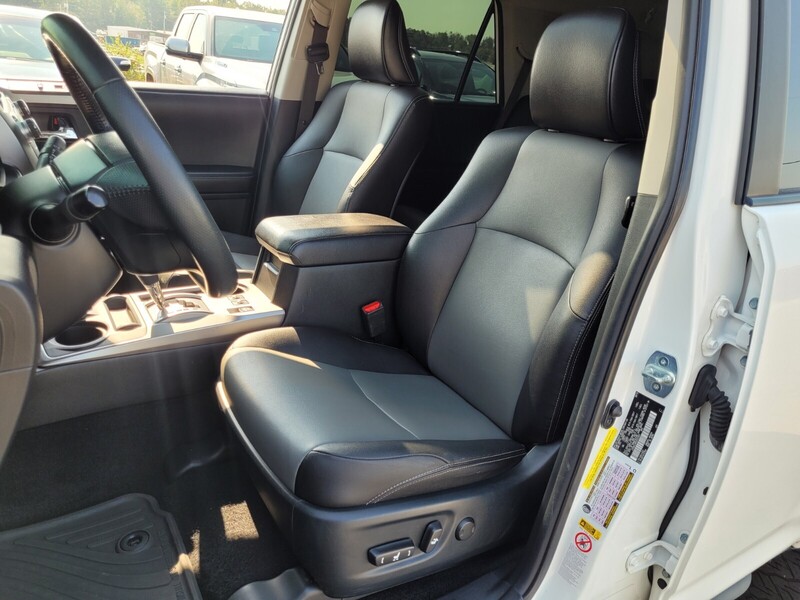2016 Toyota 4Runner SR5 Premium photo 4