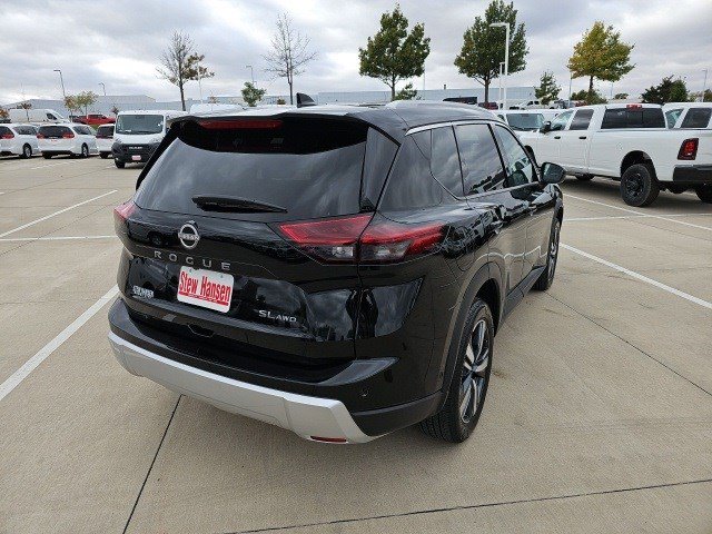 2024 Nissan Rogue SL photo 2