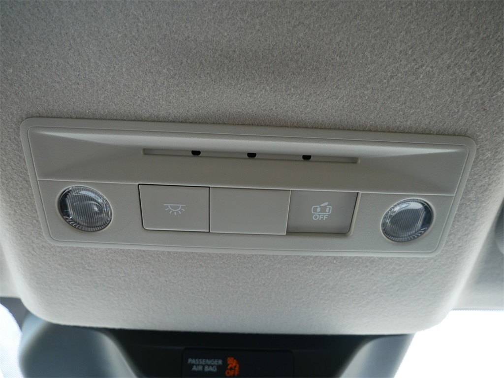 2025 Nissan Kicks SV photo 18