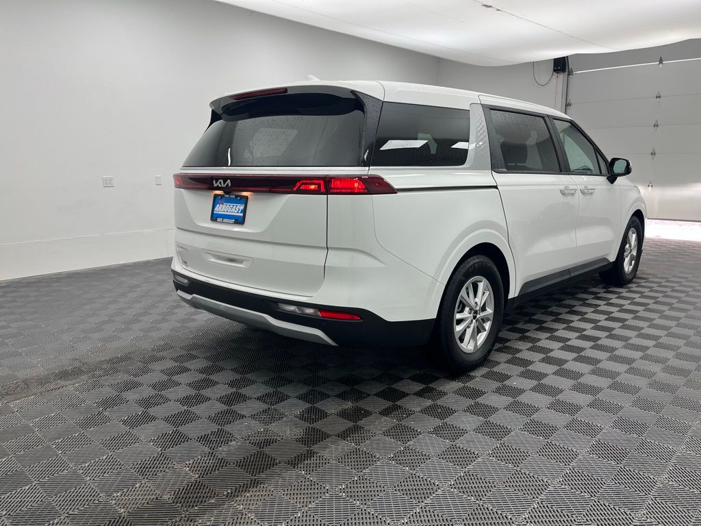 2024 Kia Carnival LX photo 10