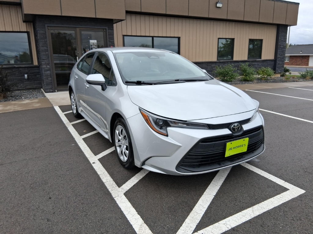 2024 Toyota Corolla LE photo 3