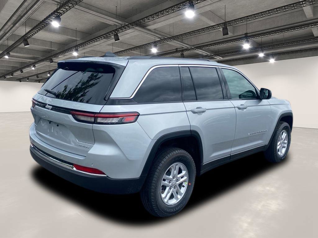 2025 Jeep Grand Cherokee Laredo photo 2