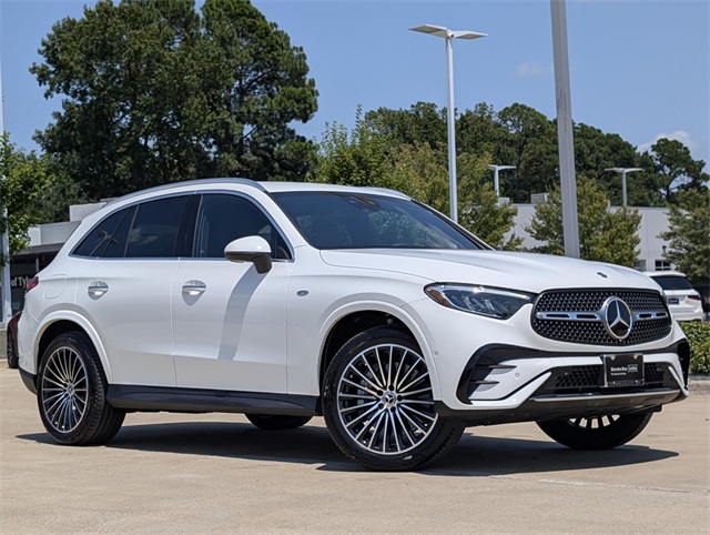 2025 Mercedes-Benz GLC Base's photo