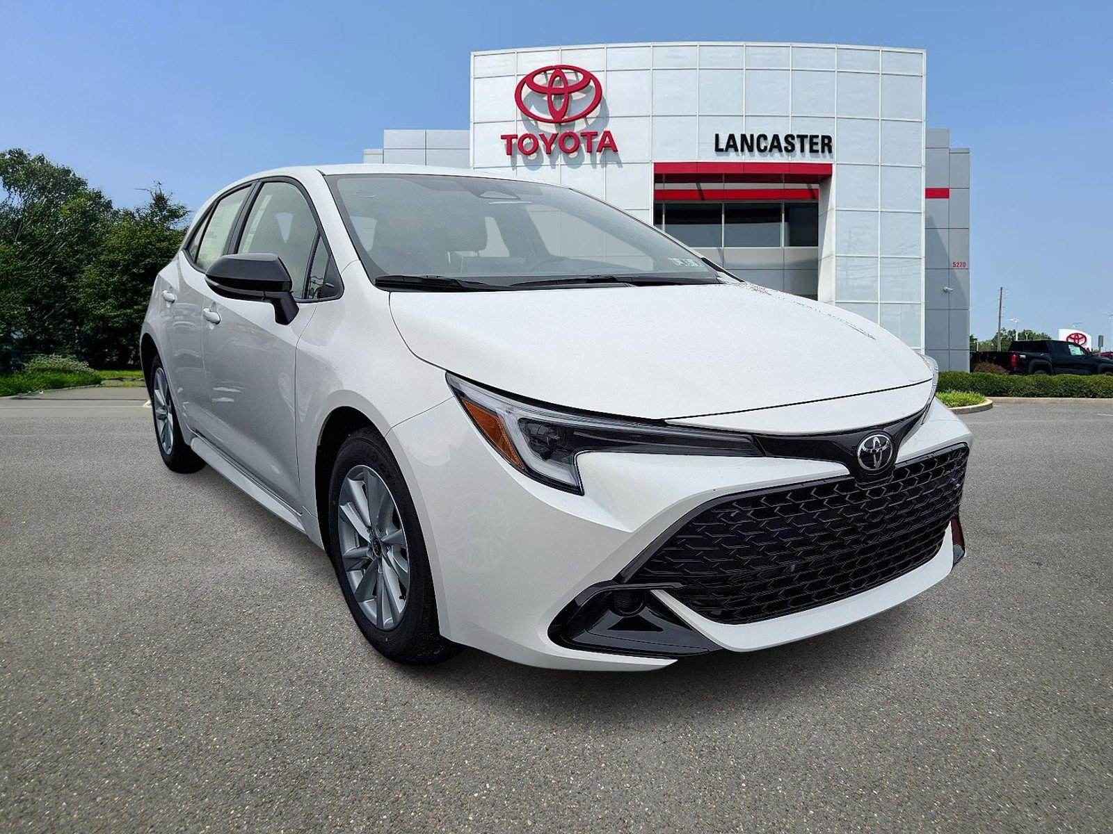 2026 Toyota Corolla Hatchback SE's photo