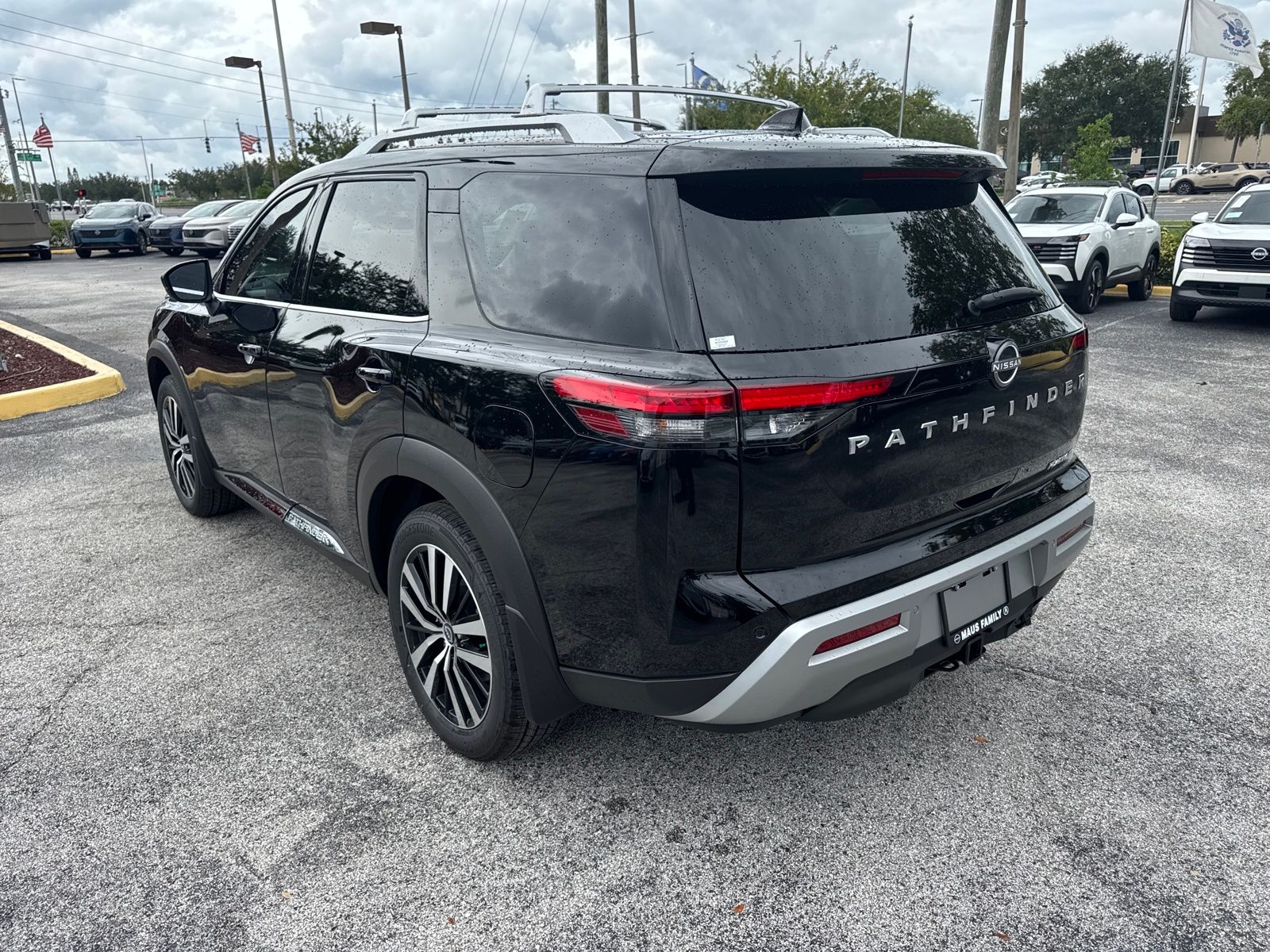 2025 Nissan Pathfinder Platinum photo 8
