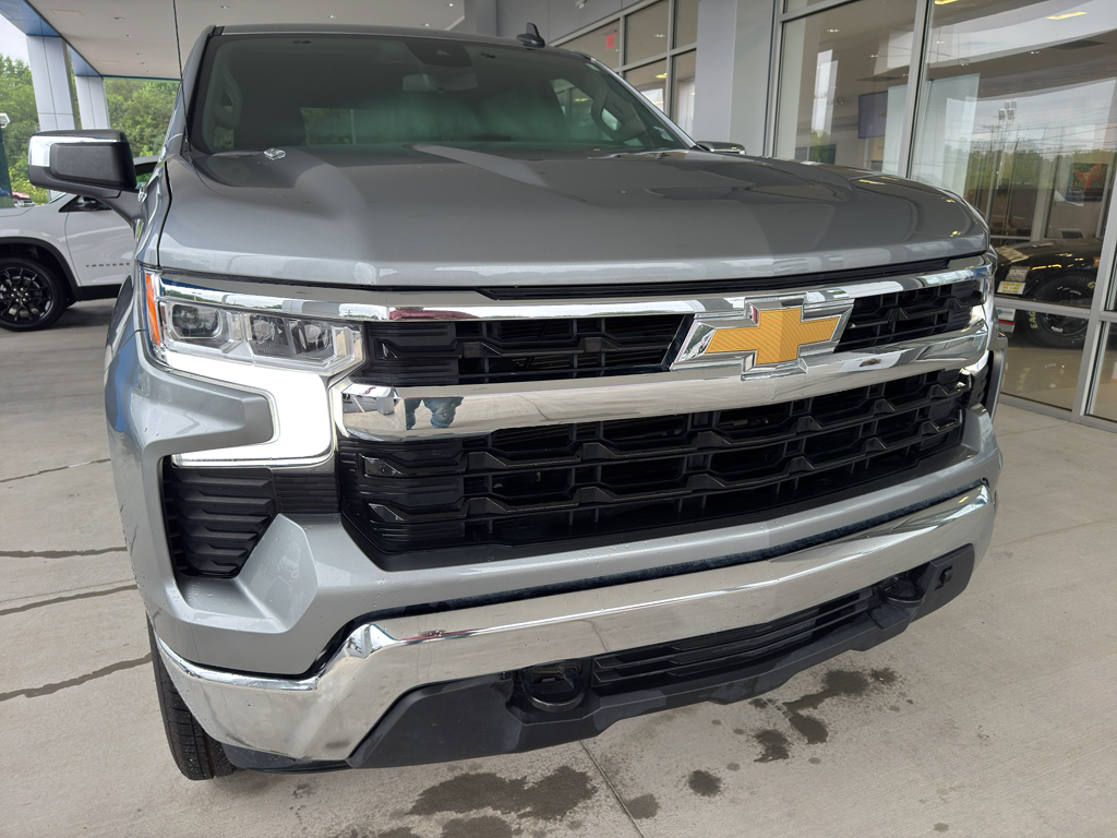 2023 Chevrolet Silverado 1500 LT photo 2