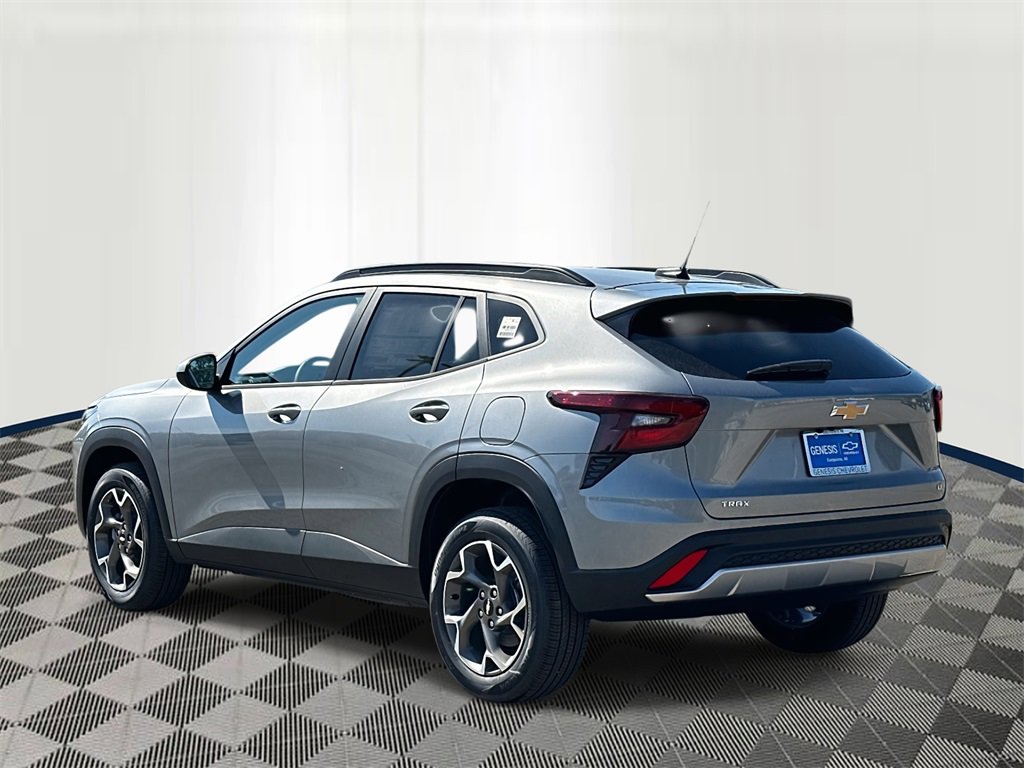 2025 Chevrolet Trax LT photo 4