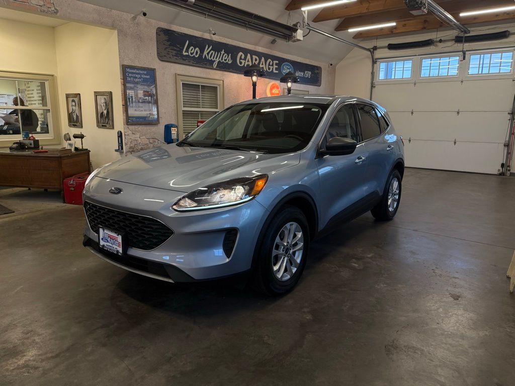 2022 Ford Escape SE photo 2