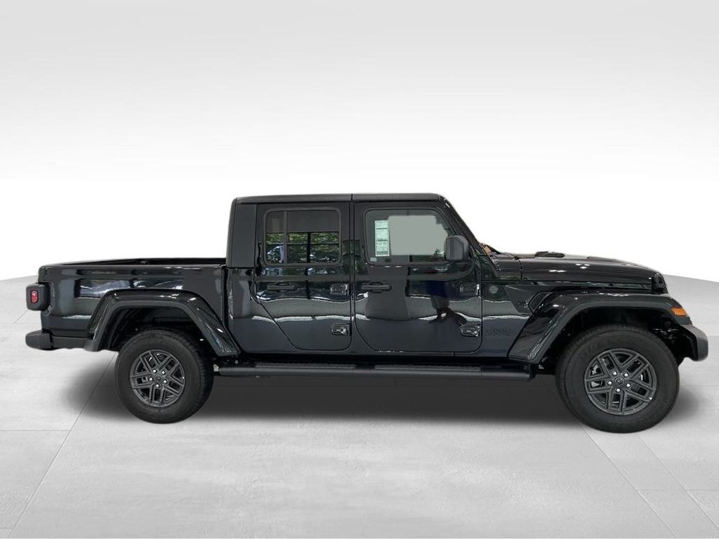 2024 Jeep Gladiator Sport photo 4