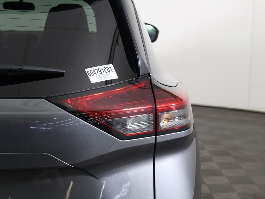 2024 Nissan Rogue SV photo 14