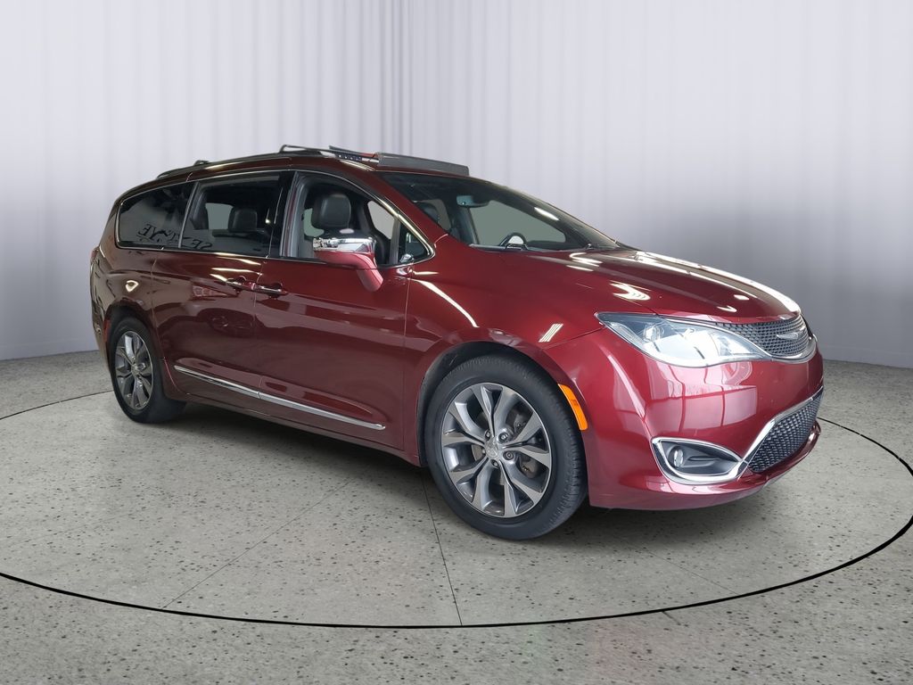 2020 Chrysler Pacifica Limited's photo
