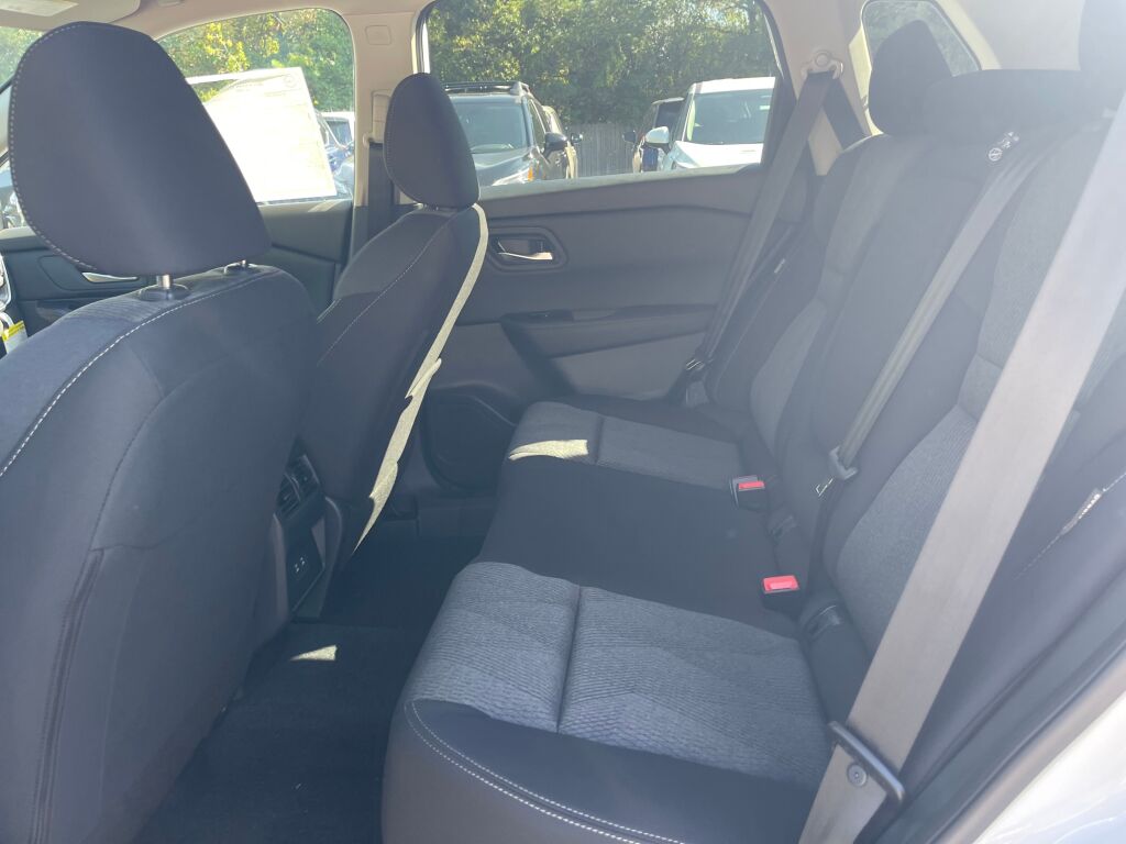 2026 Nissan Rogue SV photo 12
