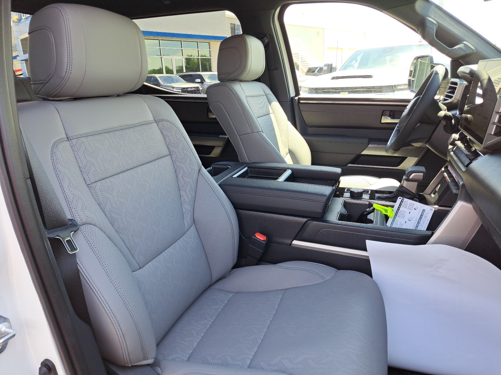 2025 Toyota Tundra SR5 CrewMax photo 29