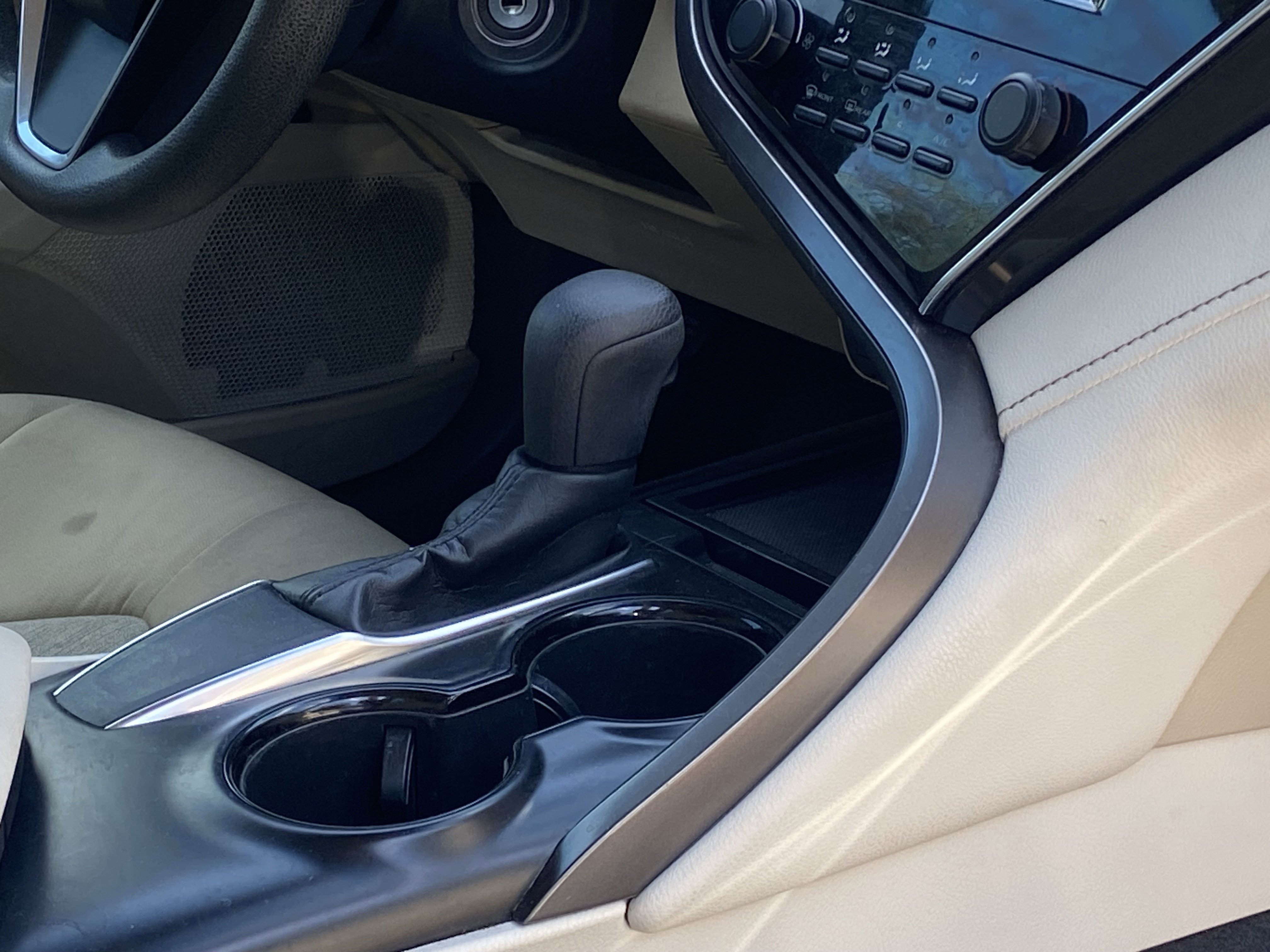 2018 Toyota Camry SE XLE photo 3