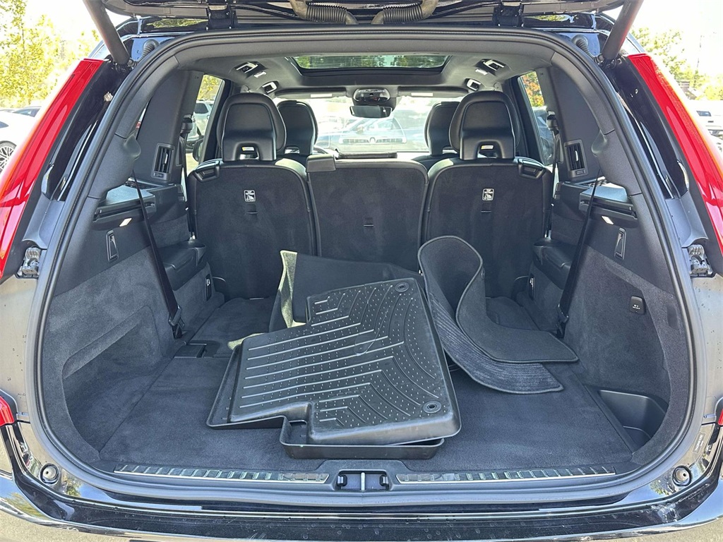 2019 Volvo XC90 T6 Momentum photo 28