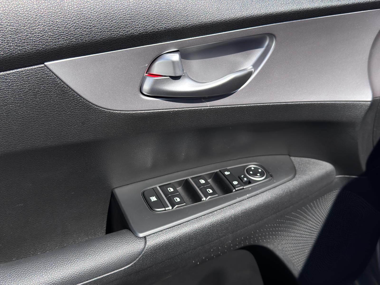 2023 Kia Forte LXS photo 12