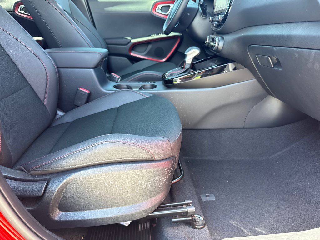 2025 Kia Soul GT-Line photo 12