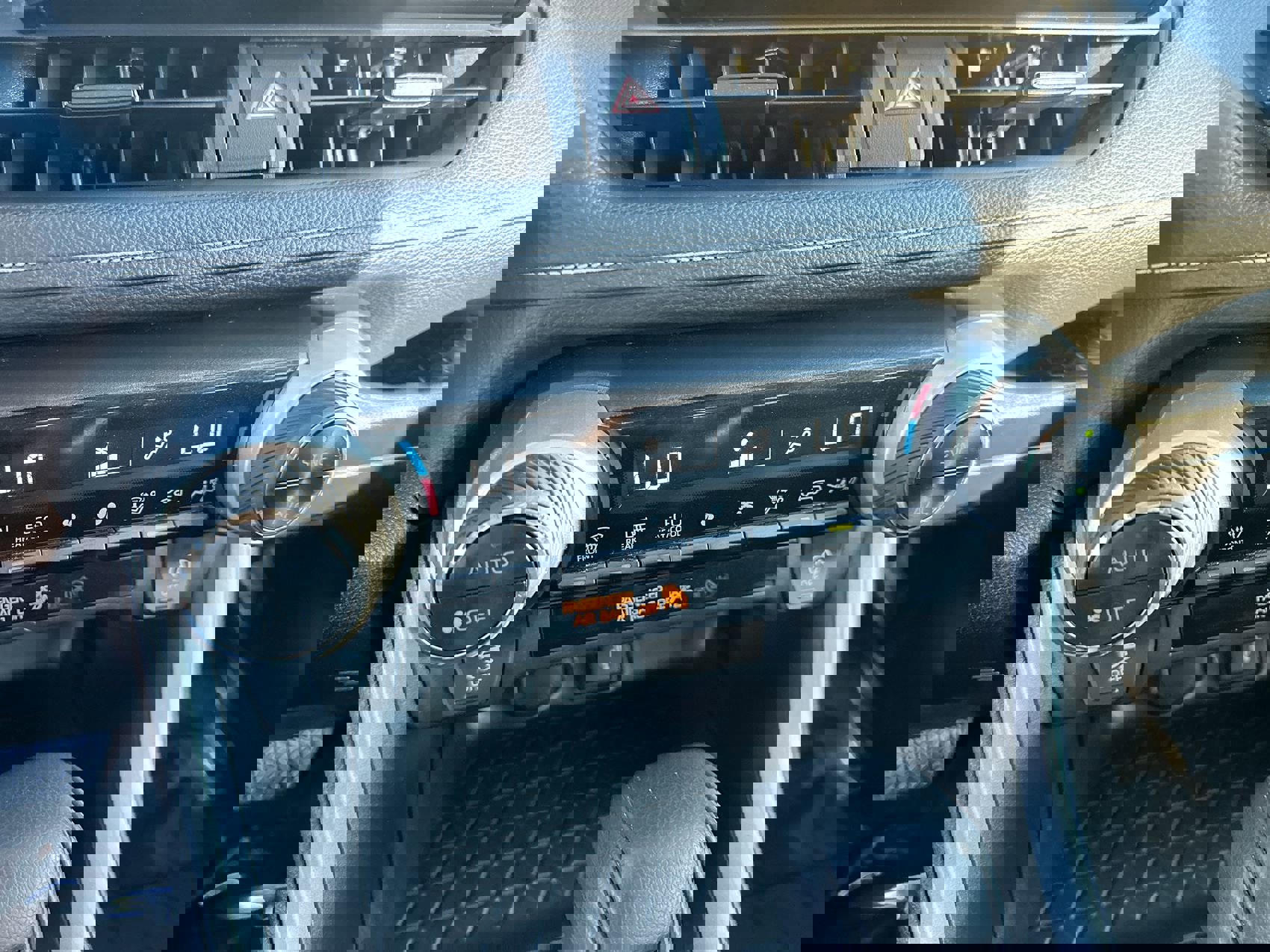 2022 Toyota RAV4 XLE photo 18