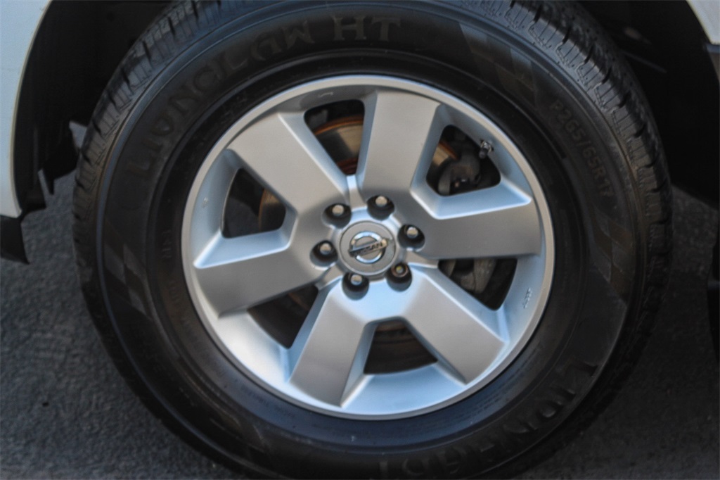 2012 Nissan Pathfinder SV photo 9