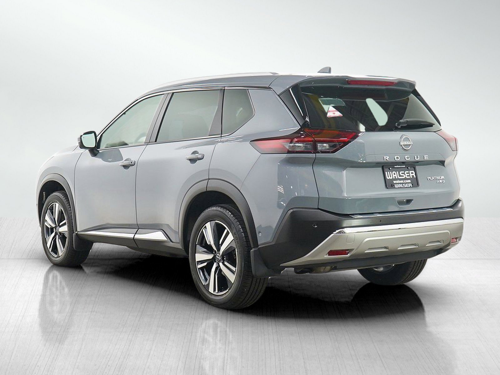 2023 Nissan Rogue Platinum photo 3