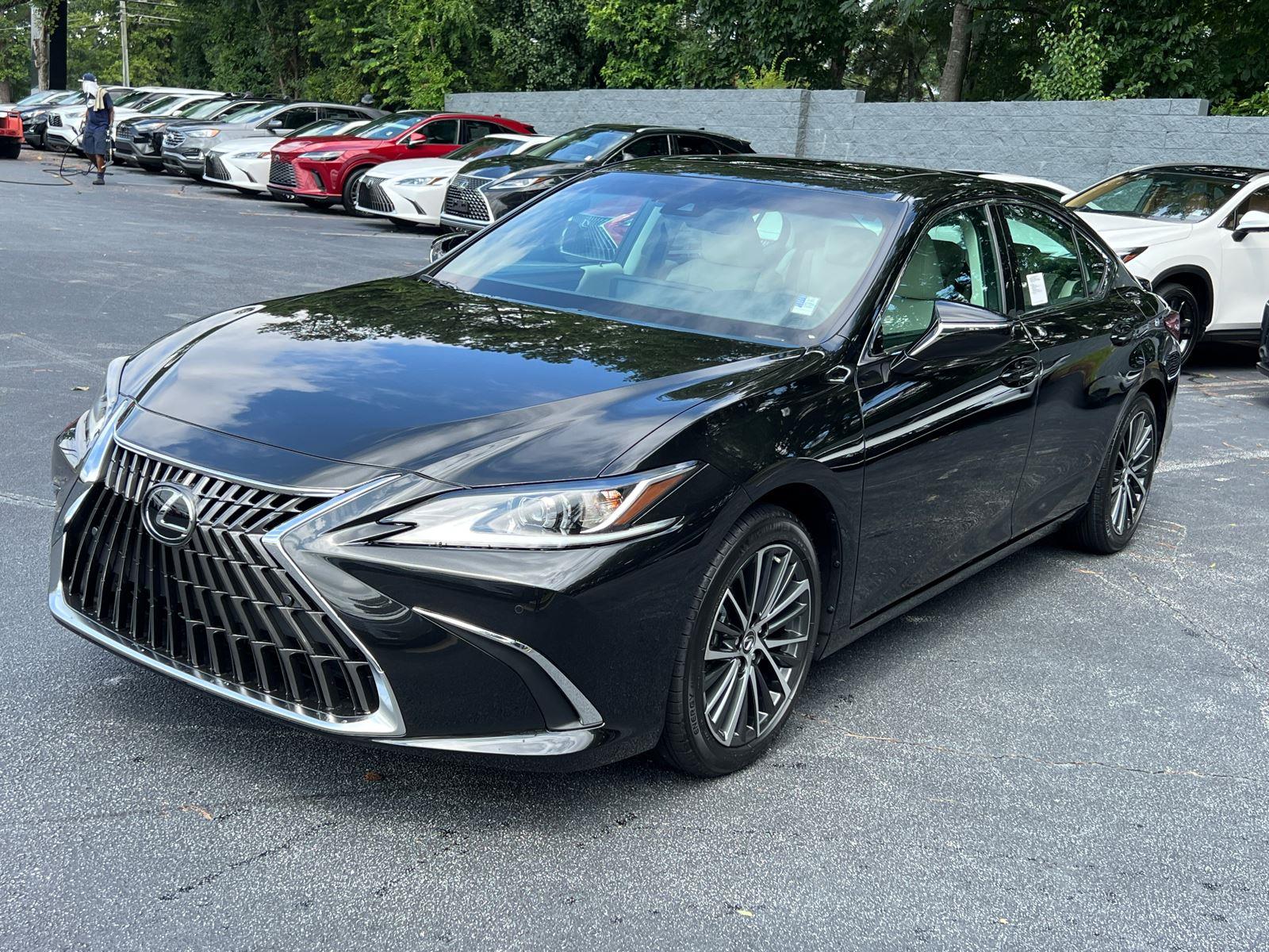 2025 Lexus ES 300h photo 2
