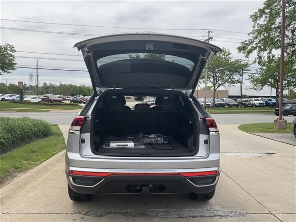 2025 Volkswagen Atlas Cross Sport SE Technology photo 3
