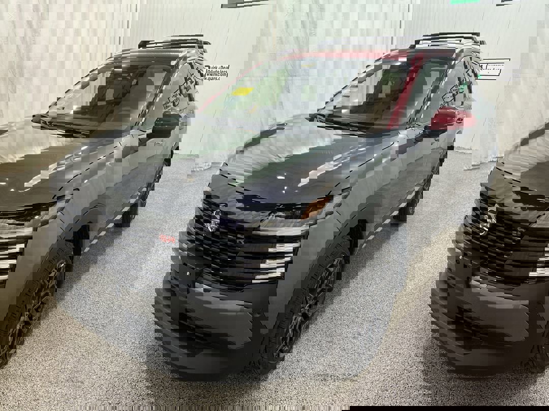 2026 Nissan Kicks SR photo 2