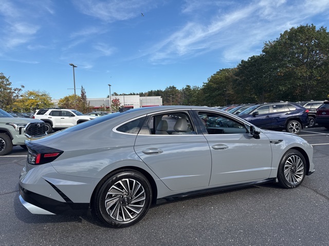 2024 Hyundai Sonata Hybrid Limited photo 2
