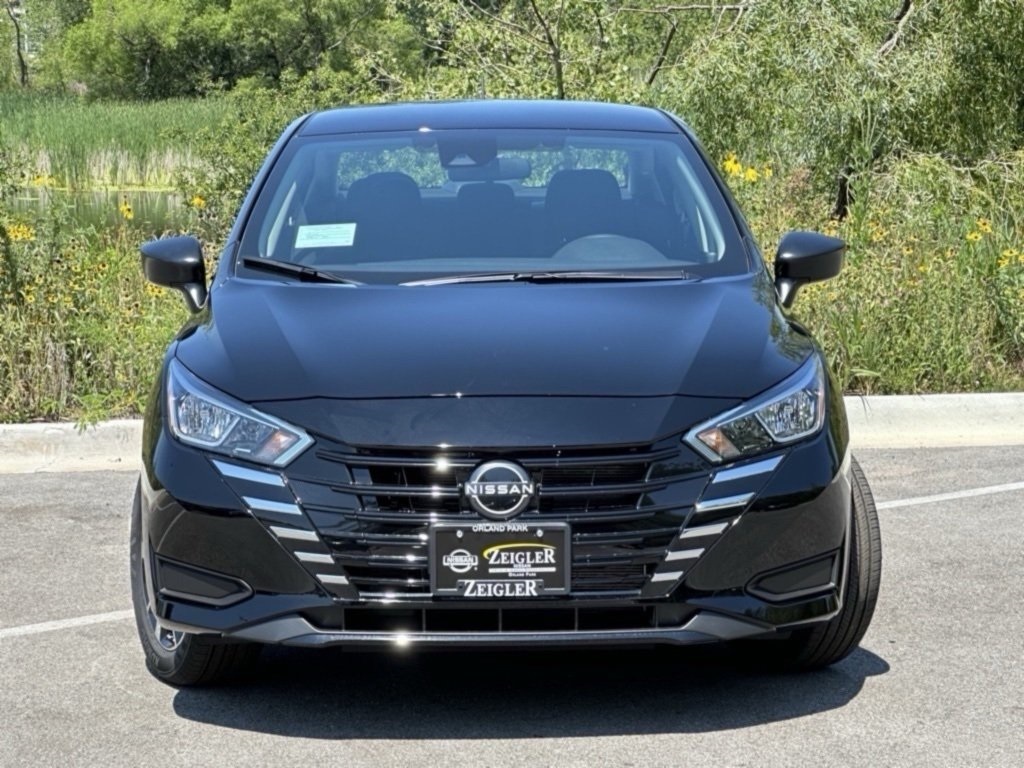 2025 Nissan Versa S photo 3