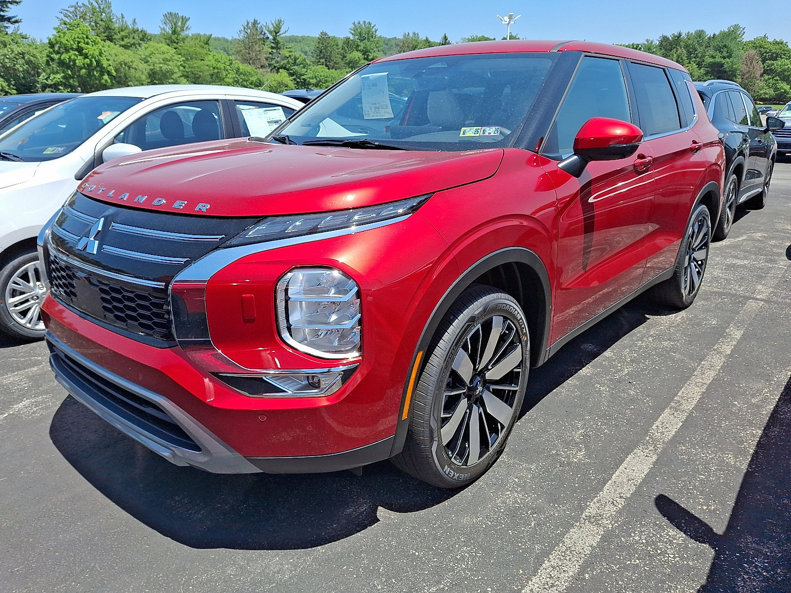 2025 Mitsubishi Outlander SE photo 2