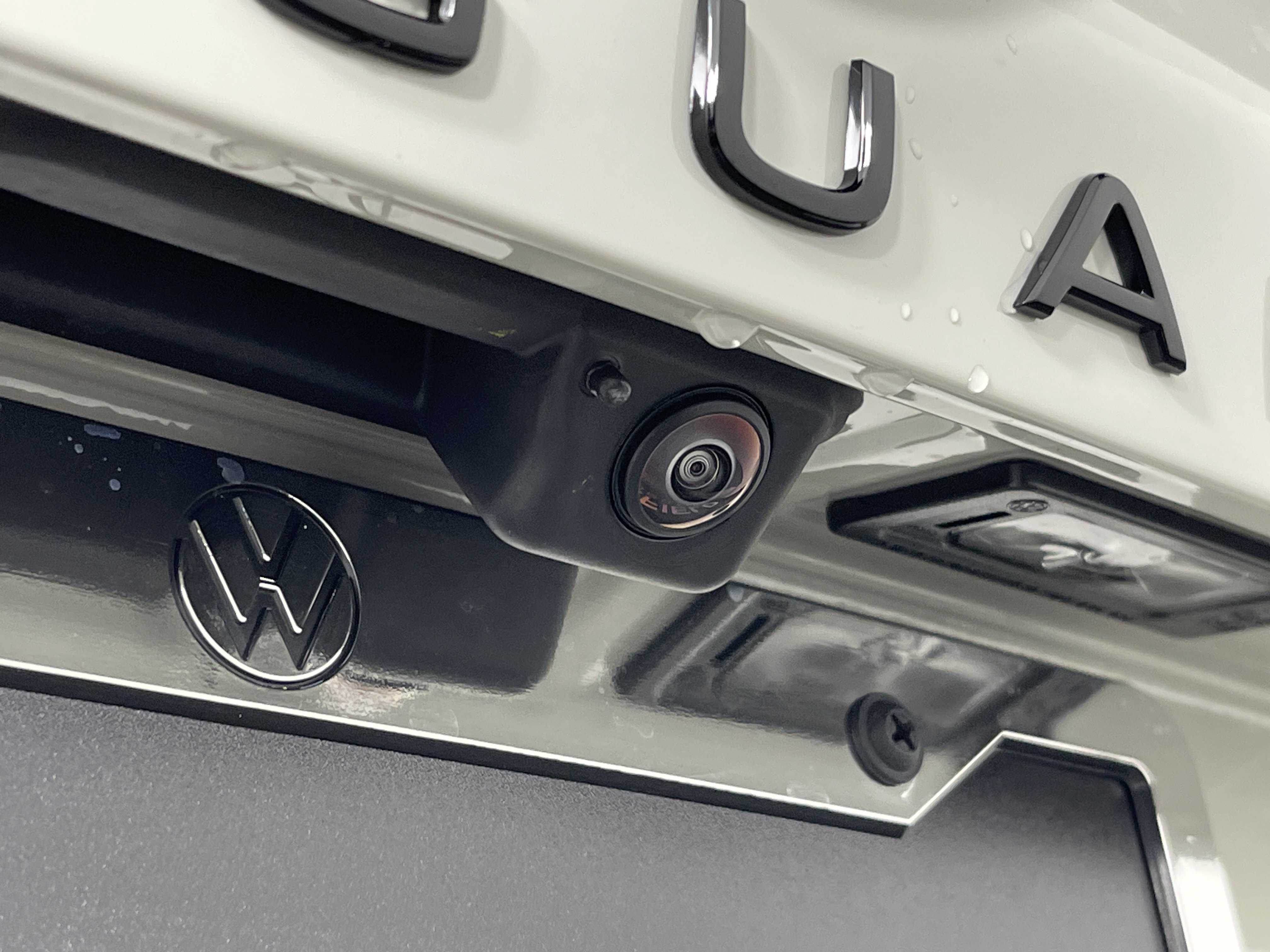 2026 Volkswagen Tiguan SE R-Line Black photo 2