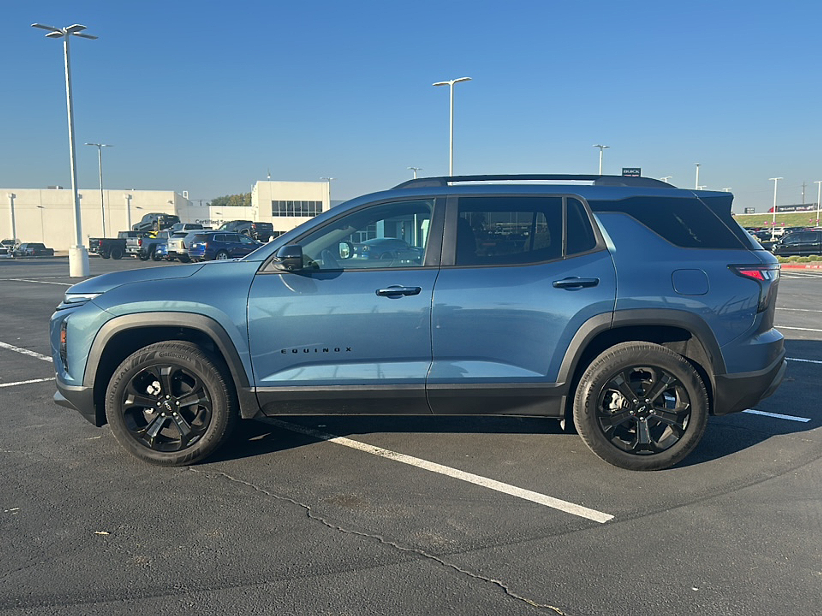 2025 Chevrolet Equinox LT photo 2