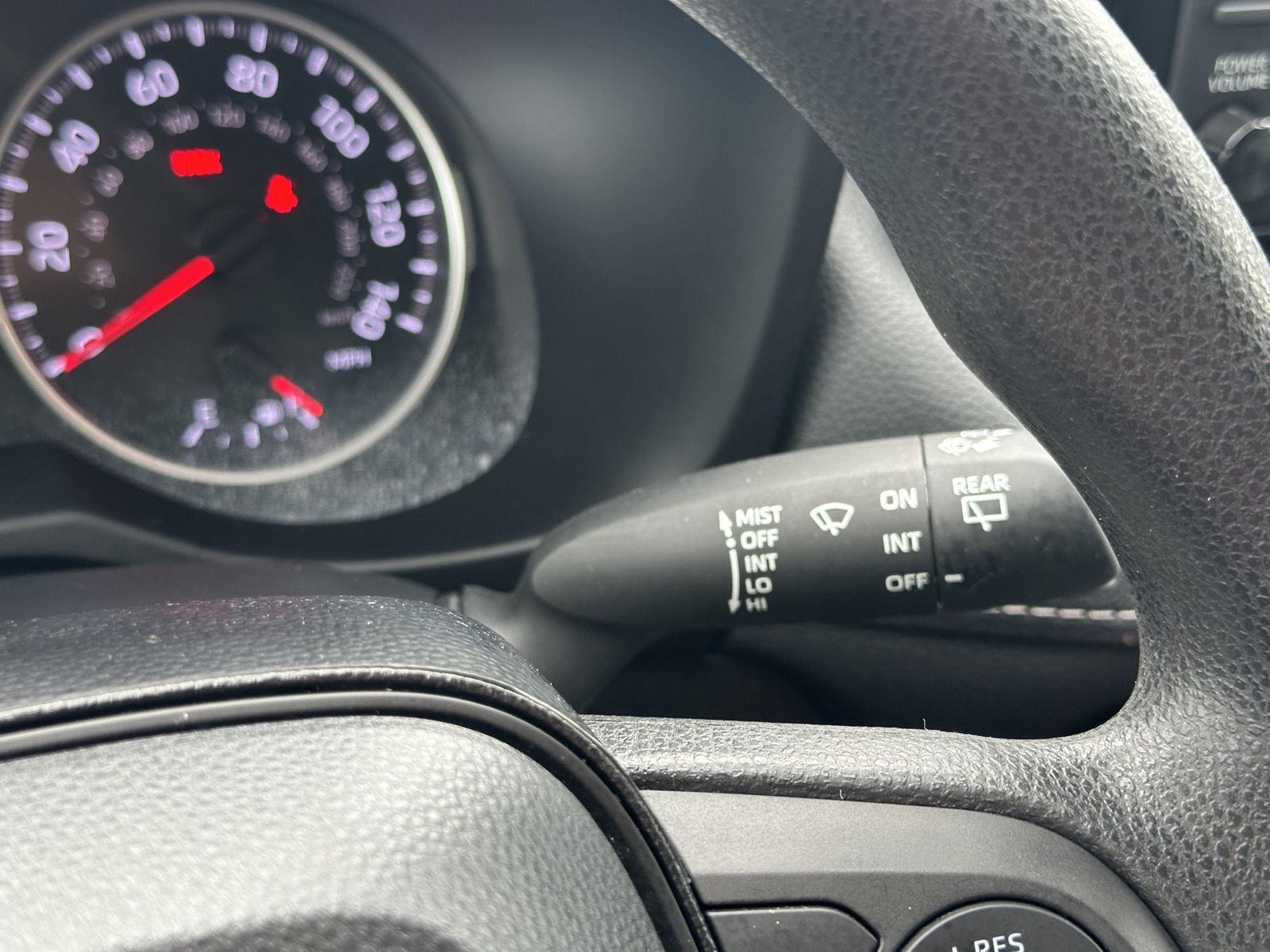 2022 Toyota RAV4 LE photo 18