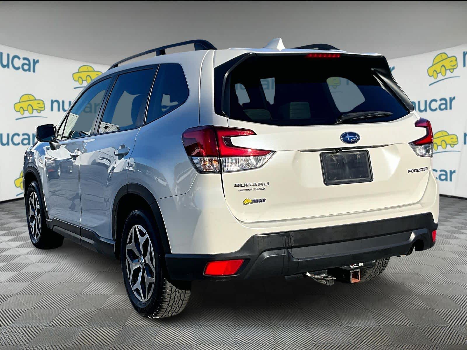 2021 Subaru Forester Premium photo 2