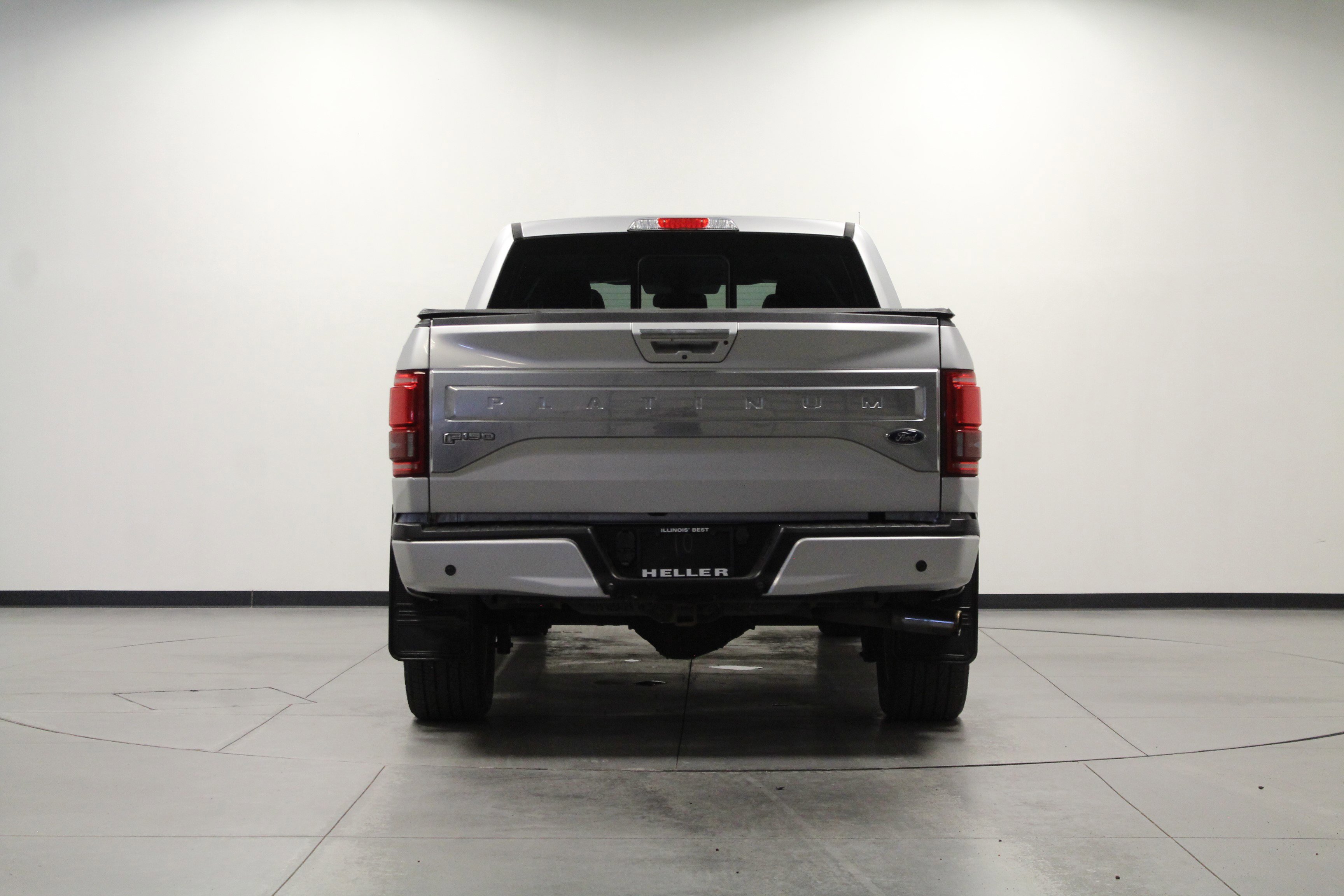 2016 Ford F-150 Platinum photo 4